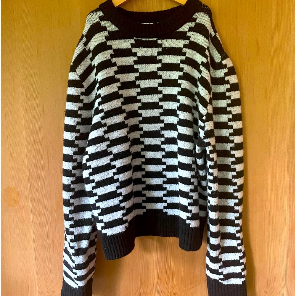 Lisa Says Gah Black and White Geometric Sweater, S
